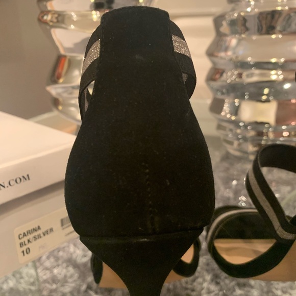 Steve Madden Carina triple strap sandals. - Picture 7 of 10